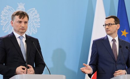 Prezes Rady Ministrów Mateusz Morawiecki i minister sprawiedliwości Zbigniew Ziobro