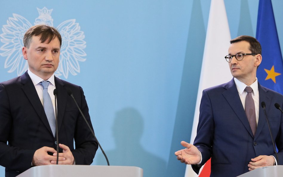 Prezes Rady Ministrów Mateusz Morawiecki i minister sprawiedliwości Zbigniew Ziobro