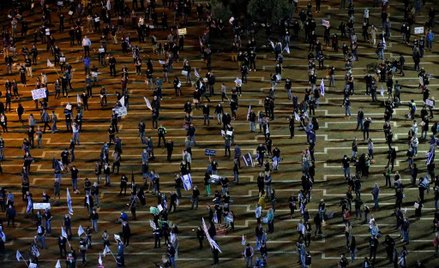 Izrael: Protest przeciw Netanjahu. W maseczkach i z odstępami