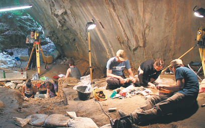 Stanowisko archeologiczne w jaskini Arma Veirana we włoskiej Ligurii. Archeolodzy znaleźli tu grób s