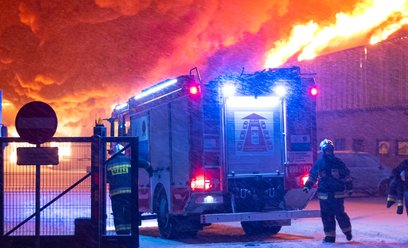 Strażacy gaszą bazę autobusów w Skale pod Krakowem