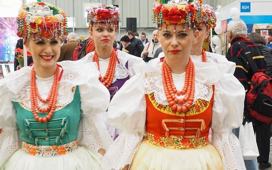 Członkinie zespołu Śląsk wzbudzały podziw strojami, urodą i talentem