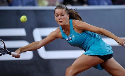 Agnieszka Radwańska w pierwszym w tym roku turnieju na kortach ziemnych gra coraz pewniej