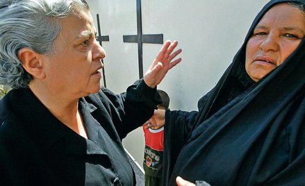 Chrześcijanie padają ofiarą zamachów m.in. w Iraku (na zdjęciu chrześcijanka i muzułmanka przed zaat