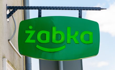 Żabka w długoterminowym trójkącie
