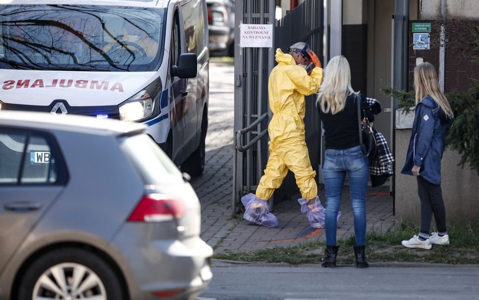 PILNE. Środa. Poniżej 300 zakażeń. Zmarły 23 osoby