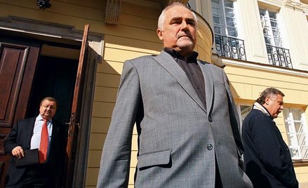 Wysłannicy PZPN – od lewej Zdzisław Kręcina, Zbigniew Koźmiński i Jerzy Engel – wczoraj wyszli od mi