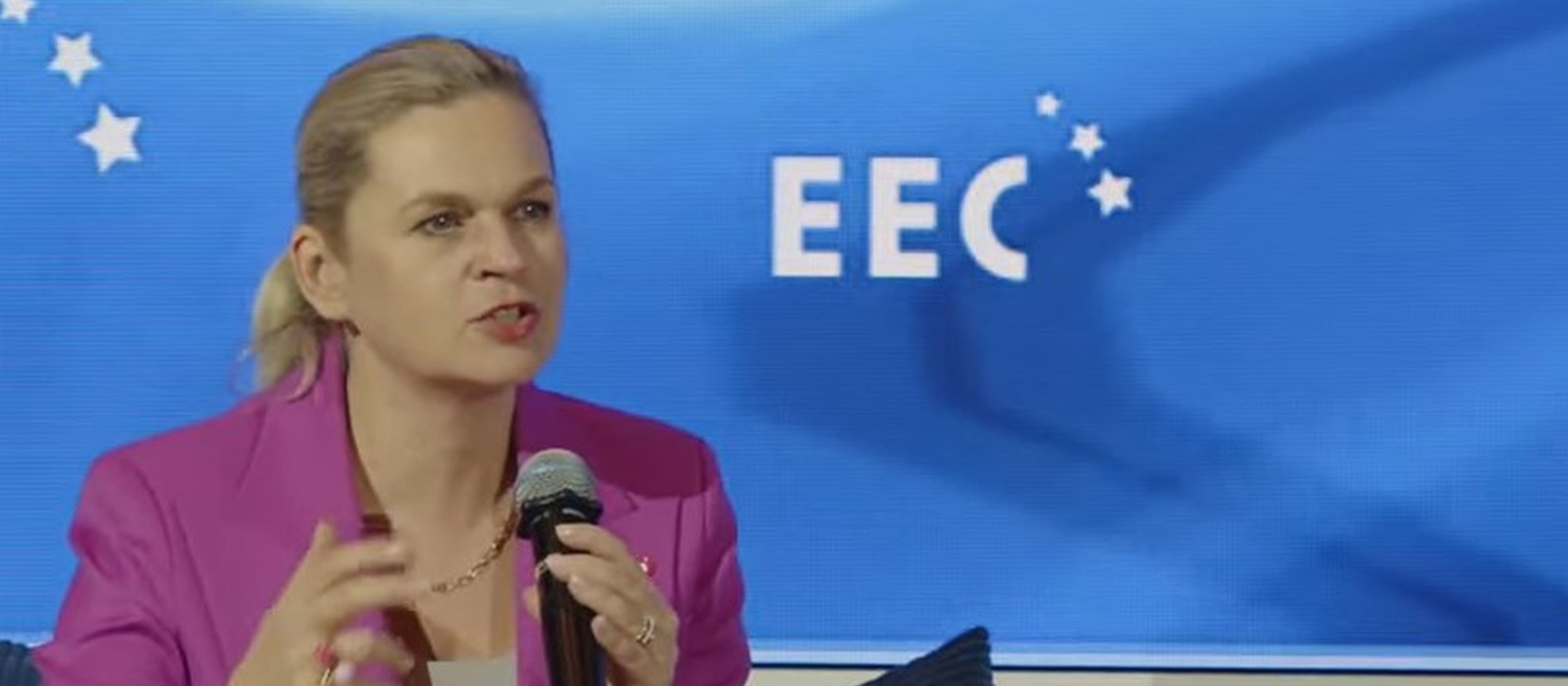 Barabara Nowacka o zakazie telefonów w szkołach: Zdecydowana większość jest „za”