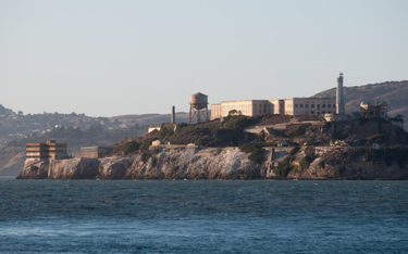 Zamknięte ponad pół wieku temu więzienie Alcatraz w zatoce San Francisco
