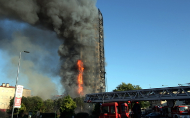 Ogromny pożar 20-piętrowego wieżowca w Mediolanie. Burmistrz żąda wyjaśnień
