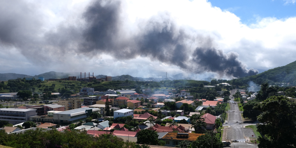 Zamieszki w Nowej Kaledonii. Francja wysyła więcej policji i szuka porozumienia