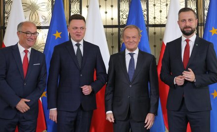 Przewodniczący PO Donald Tusk (2P), liderzy Trzeciej Drogi Szymon Hołownia (2L) i Władysław Kosiniak