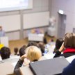 Menedżerowie coraz wcześniej idą na studia MBA