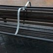 Pręty na ławkach mają zniechęcić bezdomnych