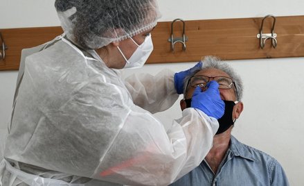 Pacjenci z COVID-19 najbardziej zakaźni na początku choroby?