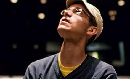 Michał Zadara urodził się w Warszawie w 1976 r. W USA studiował nauki polityczne i oceanografię. W N