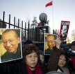 Protest przed Chińską ambasadą w Oslo przeciwko więzieniu Xiaobo przez Pekin