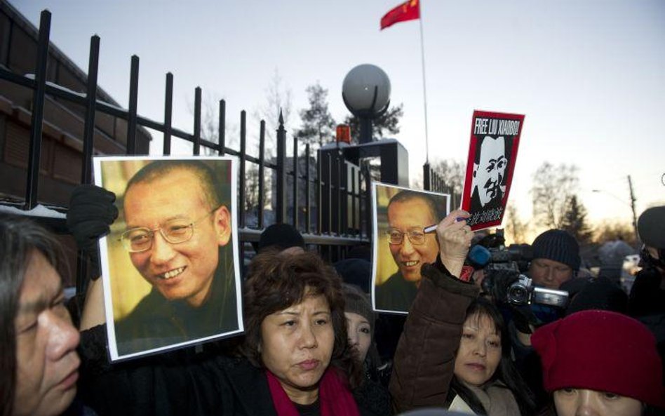 Protest przed Chińską ambasadą w Oslo przeciwko więzieniu Xiaobo przez Pekin