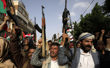 Uzbrojeni Jemeńczycy okazują wsparcie Hamasowi