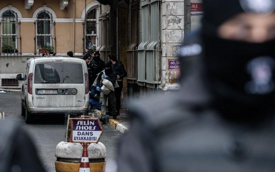 12-osobowa rodzina chciała dołączyć do Daesh