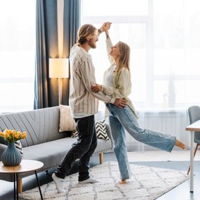 Z nowego raportu wynika, że młodzi mężczyźni mają silnie zakorzenione tradycyjne wzorce męskości.