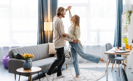 Z nowego raportu wynika, że młodzi mężczyźni mają silnie zakorzenione tradycyjne wzorce męskości.