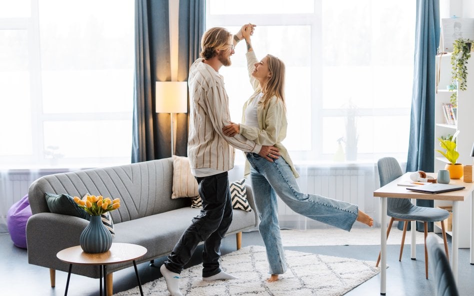 Z nowego raportu wynika, że młodzi mężczyźni mają silnie zakorzenione tradycyjne wzorce męskości.