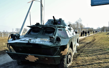 Uszkodzony ukraiński transporter opancerzony BRDM-2