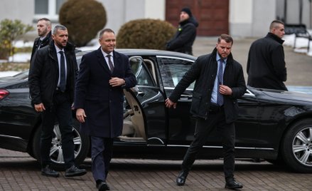 Karol Nawrocki jeździ limuzyną SOP. Kancelaria Prezydenta wynajmuje jednak luksusowe samochody równi