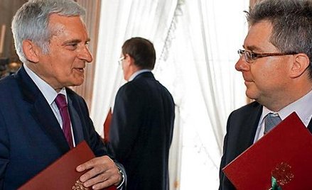 Europosłowie, którzy pełnili już mandat w Brukseli, mogli wybierać, czy chcą zarabiać według starych