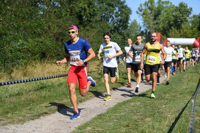 Leśna Triada Biegowa to cykl organizowany we współpracy z Lasami Miejskimi – Warszawa, rozgrywany na