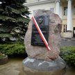 Tak jeszcze niedawno wyglądał Głaz Pamięci Lecha Kaczyńskiego pod stołecznym ratuszem