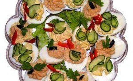 Kiedy sprzedaż towarów a kiedy usługa gastronomiczna