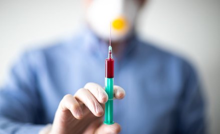 Rosja: Nowy koronawirus Chosta-2 może wymykać się szczepionkom