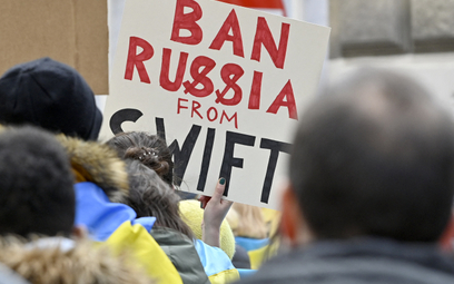 Odcięcie Rosji od SWIFT. Co to oznacza?