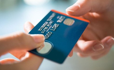 Jak księgować wydatki płacone firmowymi kartami
