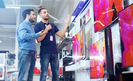 Polacy inwestują w coraz większe telewizory