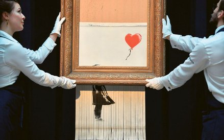 Psikus artysty. Samozniszczenie sprzedanego na aukcji obrazu Banksy’ego