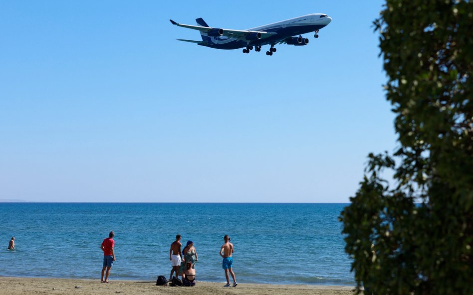 Samolot przewożący obywateli Australii ewakuowanych z Libanu w związku z izraelskimi atakami przygot