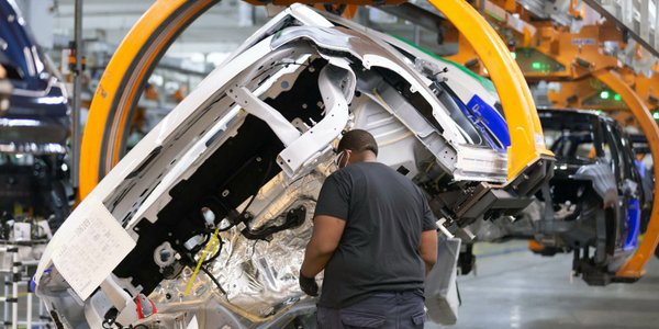 Fabryka samochodów w Tychach zwolni całą trzecią zmianę
