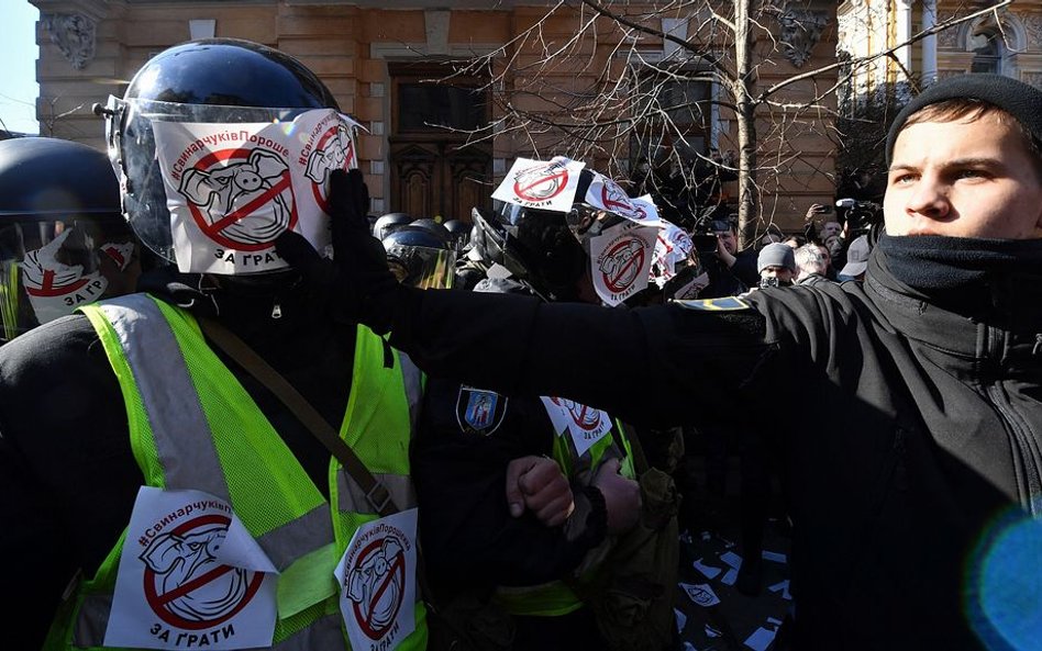 Ukraina: 25 policjantów rannych w starciach z nacjonalistami