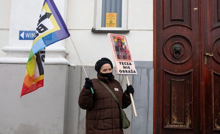 Protest przed budynkiem Sądu Rejonowego w Płocku.