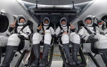 Kapsuła SpaceX wróciła na Ziemię. Na pokładzie czworo astronautów