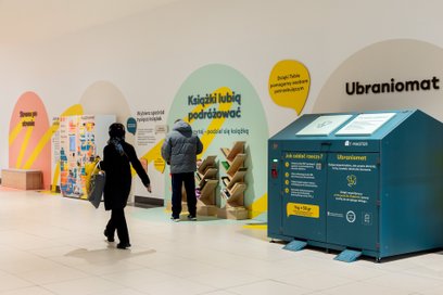 Do automatu można oddawać nie tylko ubrania damskie, męskie i dziecięce, ale również sparowane buty 