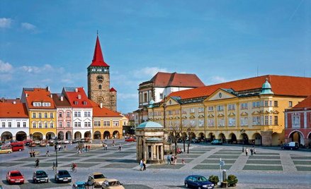 Dzieci znają rynek miasta z bajki o Rumcajsie