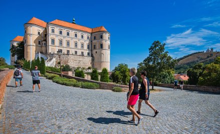 Polacy wciąż najchętniej podróżują do Pragi, ale coraz chętniej odkrywają inne czeskie regiony