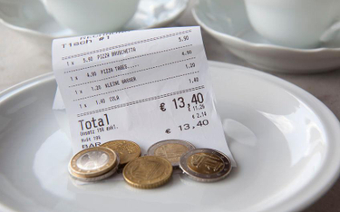 Restauracje mają obowiązek wydawania paragonów i stosowania odpowiedniej stawki VAT