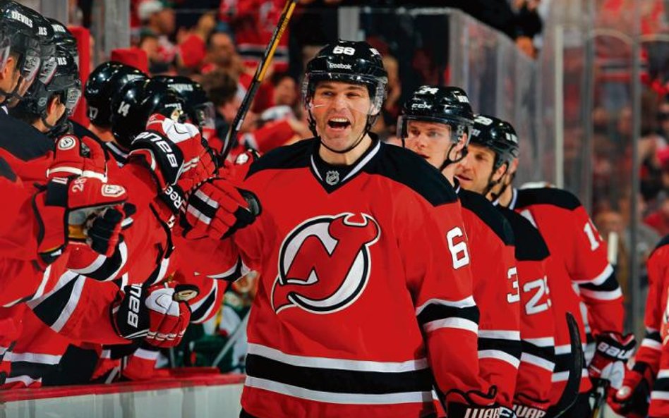 Jaromir Jagr w barwach New Jersey Devils. Fot. Jim McIsaac