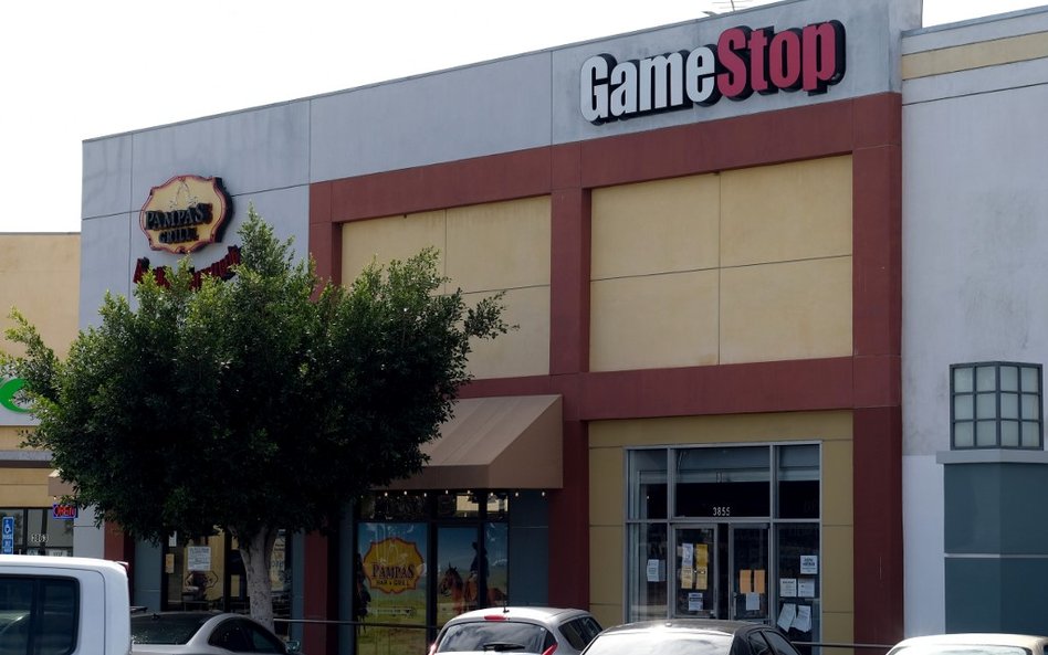 Akcje GameStop ostro tracą