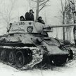 Sowiecki T-34 podczas ofensywy pod Stalingradem, styczeń 1943 r.